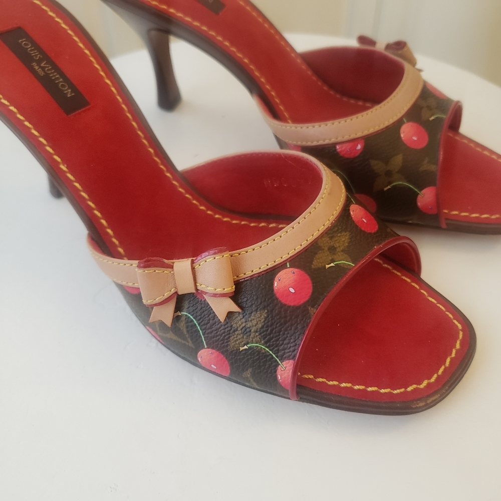 ❤️❤️ SOLD ❤️❤ NEW Very Rare Louis Vuitton Cerise Pumps